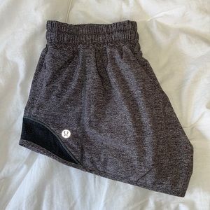 Lululemon Hotty Hot Short 2.5